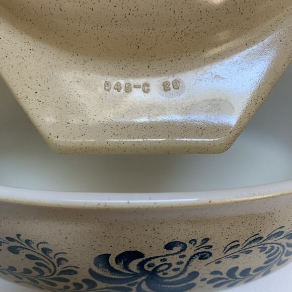 Vintage Pyrex Homestead Pattern Oval 2 1/2 Qt Lidded Casserole Dish - Picture 9 of 9